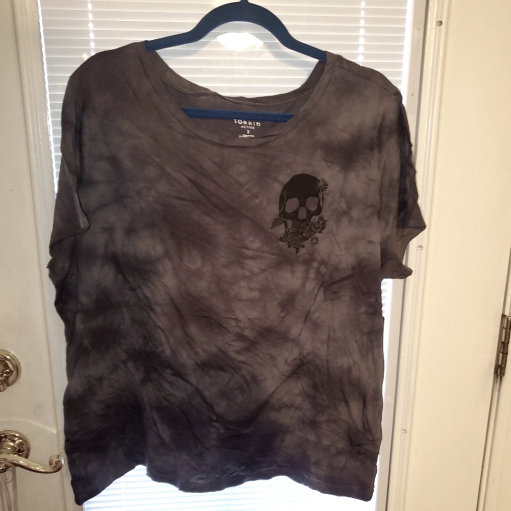 Torrid, gray/black tie dye shirt